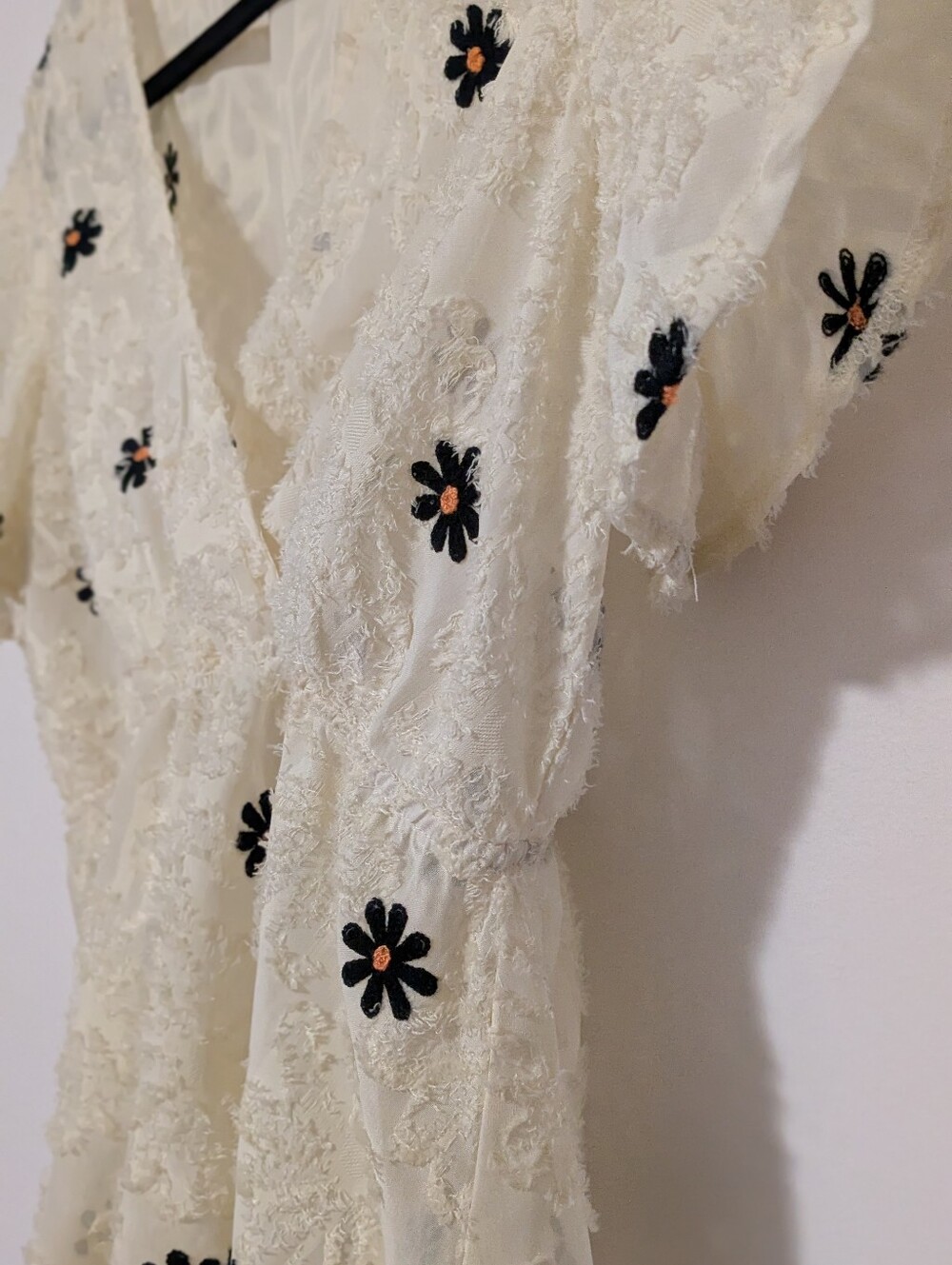 SHEIN Curve Cream Daisy Embroidered Textured Peplum Top | 1XL - Picture 6 of 7